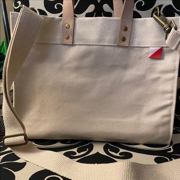 Mini Box Tote Brand New - Cream - Picture 2 of 4